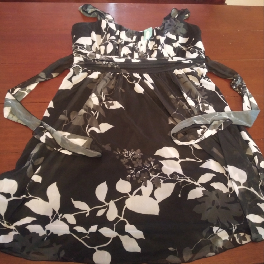 NWT Maurices Black Flowered Dress Size 1X